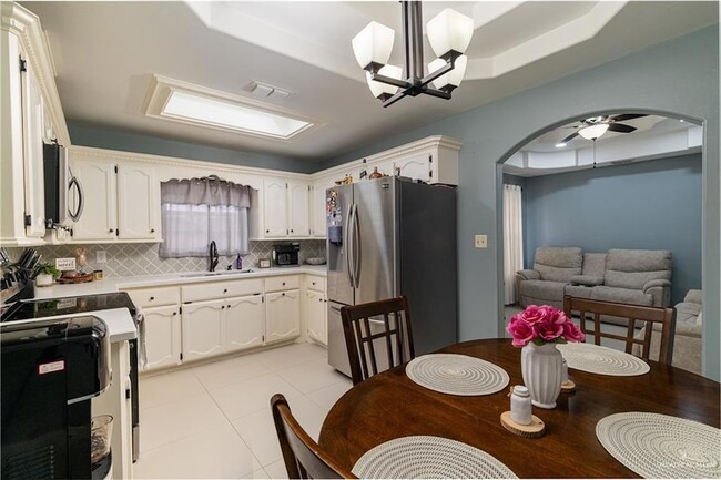 Photo - 1510 Arboledas Dr