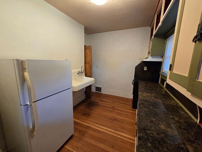 Photo - RENT SUX - 313-315 19TH ST Unidad 1