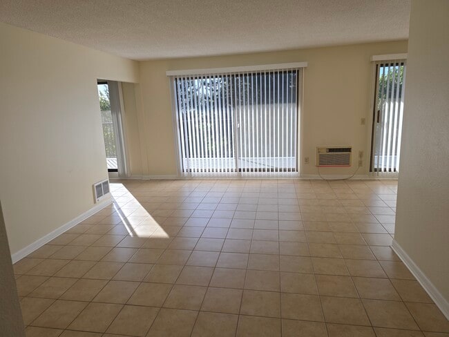 Building Photo - 45 Eagle Crest Dr Unit 304
