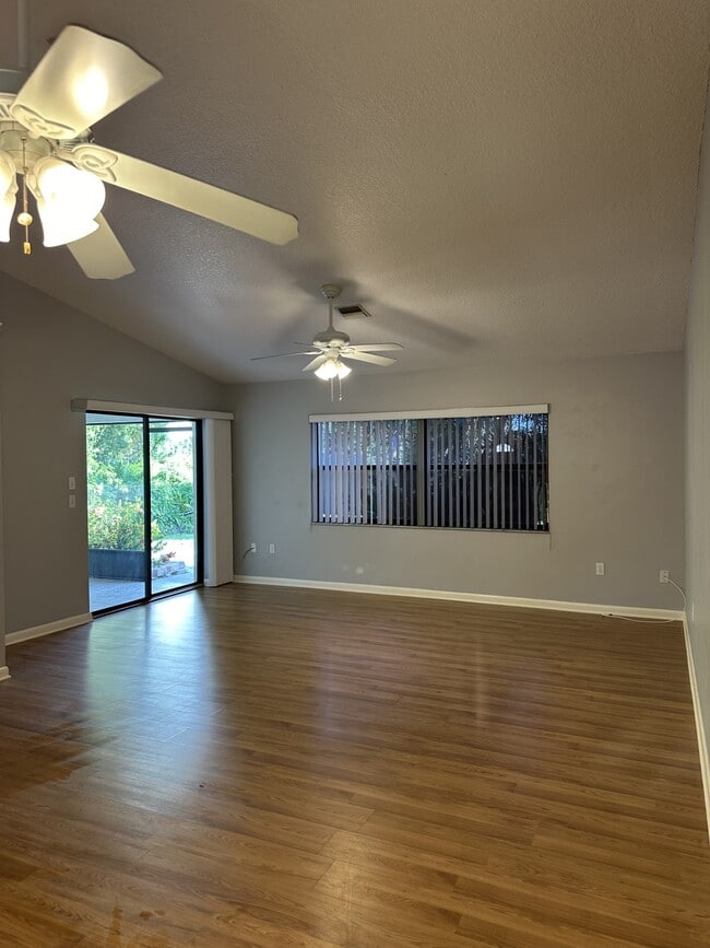 Photo - 9331 Tacoma Ave Unit A