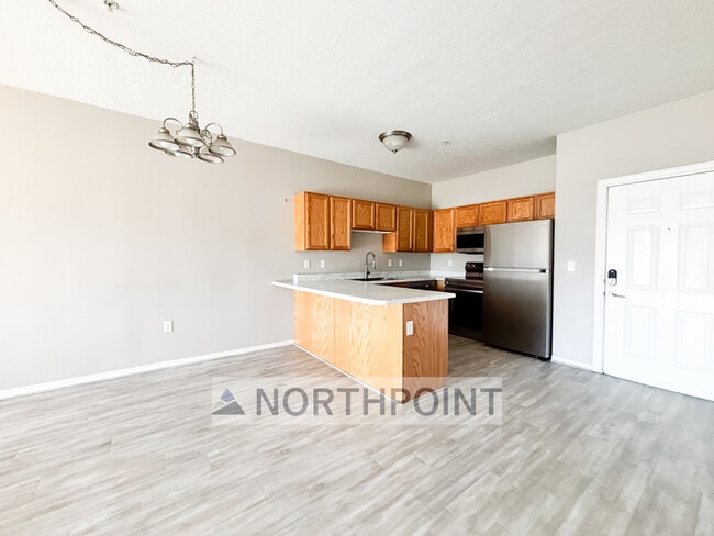 Photo - 2 Bed 2 Bath Condo - 9 foot ceilings with ...