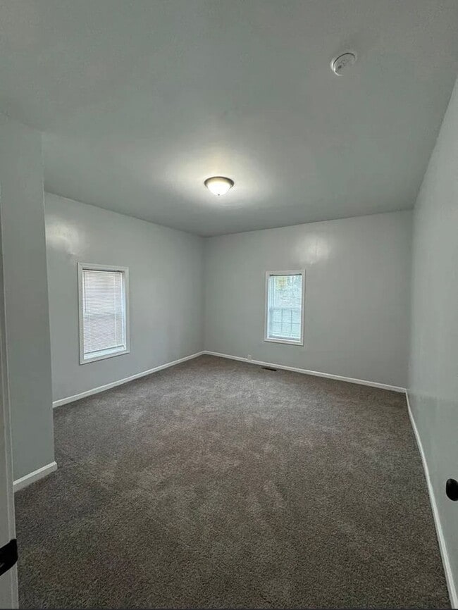 Photo - 122 E 14th St