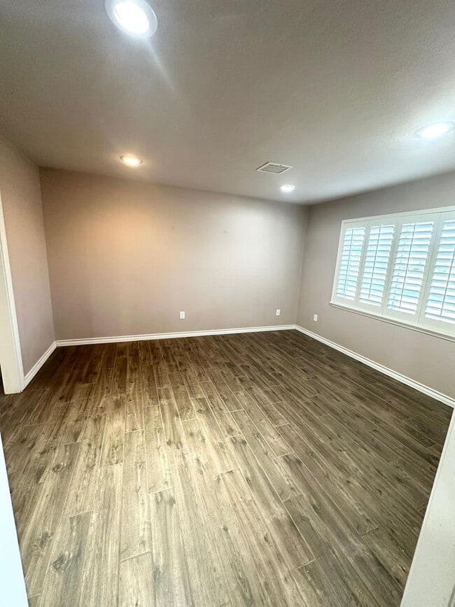 Photo - 3 Bed 2.5 Bath Ready To Rent ASAP!