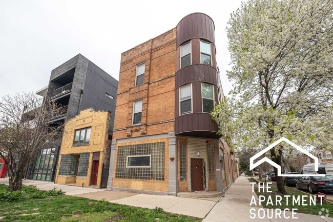 Building Photo - 2732 W Chicago Ave Unit 1F Rental