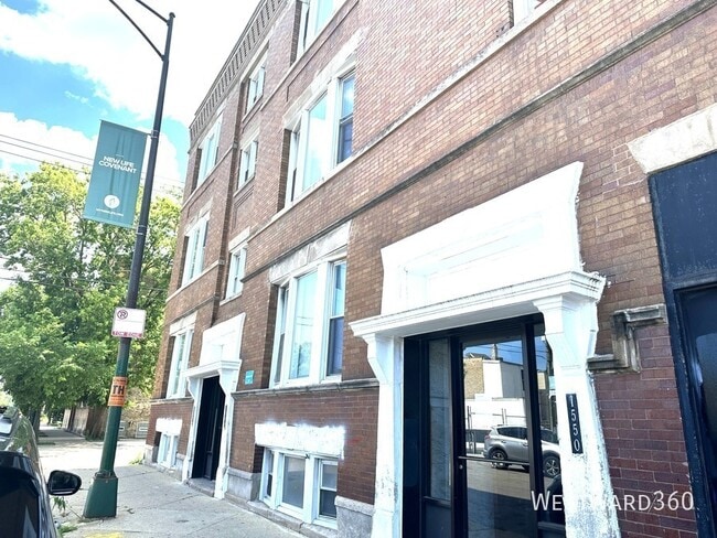 Building Photo - 1550 N Homan Ave. Unit 2