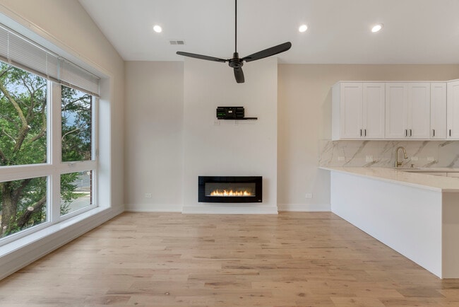 Photo - 4605 S St Lawrence Ave