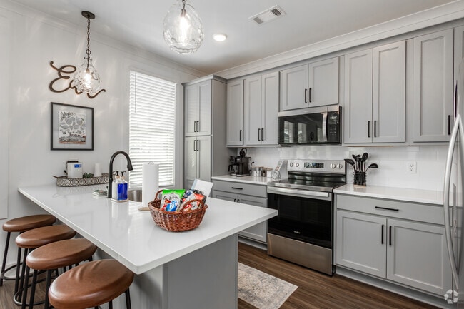 5BR, 5.5BA - 2,100SF - Kitchen - Coach's Corner