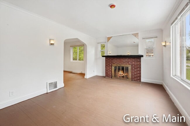 Photo - $1250 3 bedroom bungalow