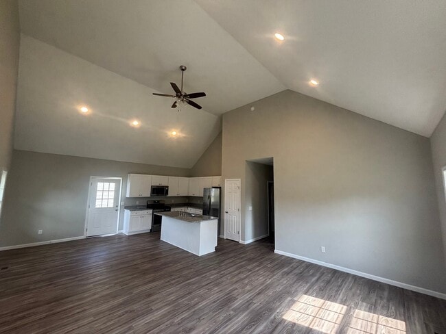 Photo - 146 Apache Ln