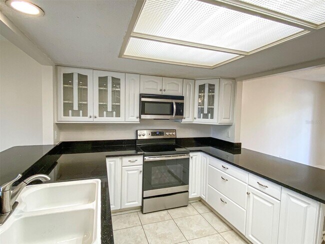 Photo - 955 Sunridge Dr