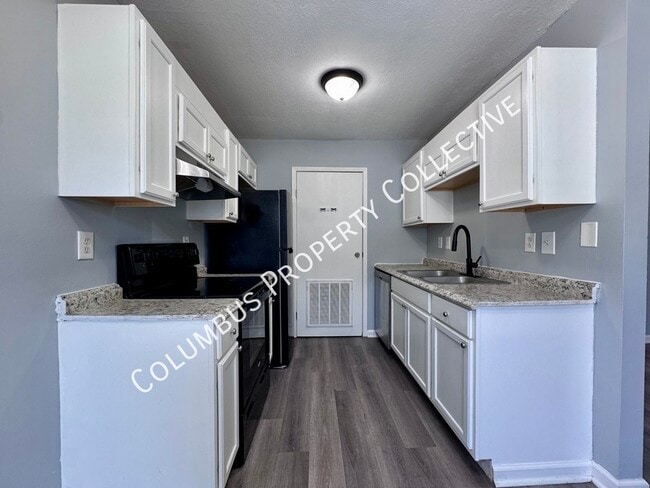 Building Photo - 3285 E Mound St