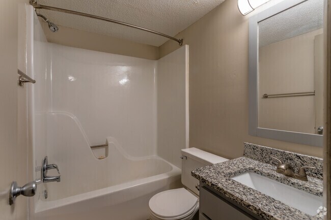 Estudio - 400SF - Baño - Vue at Rocket City
