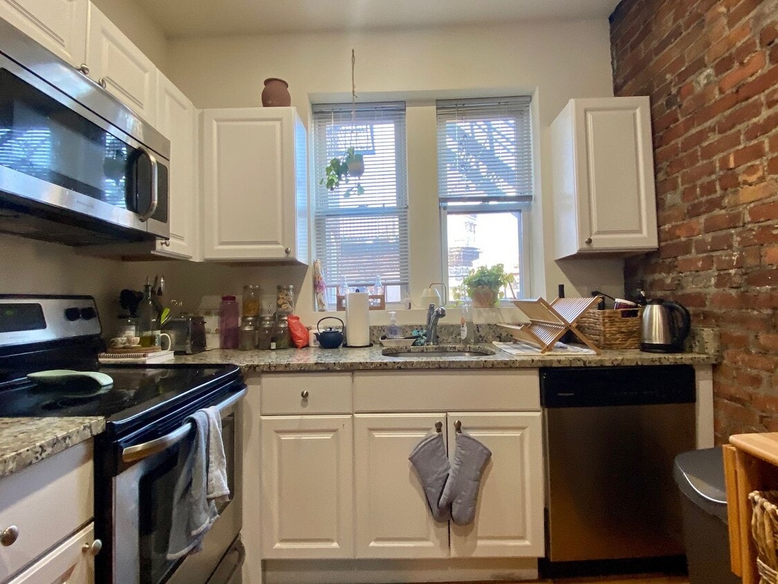 Nicely renovated 1 bed in the heart of the... - Nicely renovated 1 bed in the heart of the...