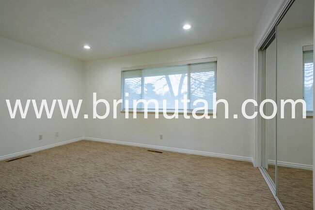 Photo - 1968 Lincoln Ln