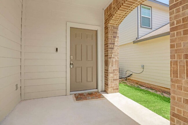 Photo - Charming 4-Bedroom Home in Redbird Ranch- HABC Accepted