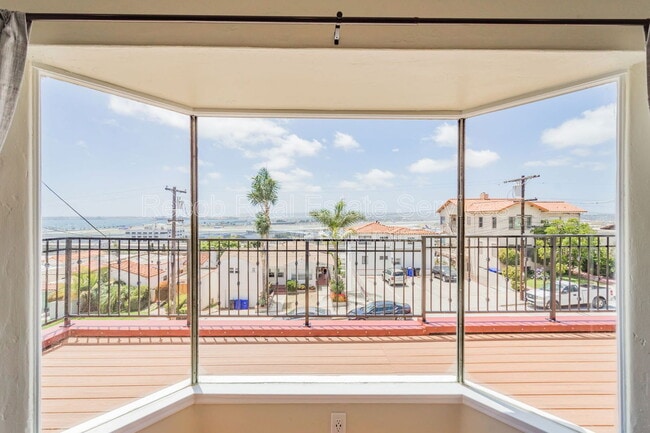 Building Photo - 3345 Columbia St