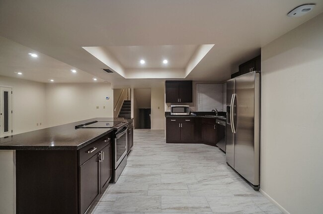 Photo - Exceptional 6-Bedroom Residence Near ASU with Garage & Modern Conveniences