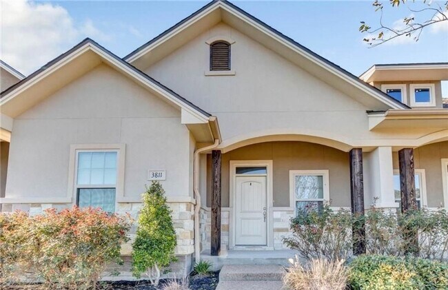 Photo - College Station - 3 bedroom / 3 bath Townhome, covered patio & back yard with one car garage.