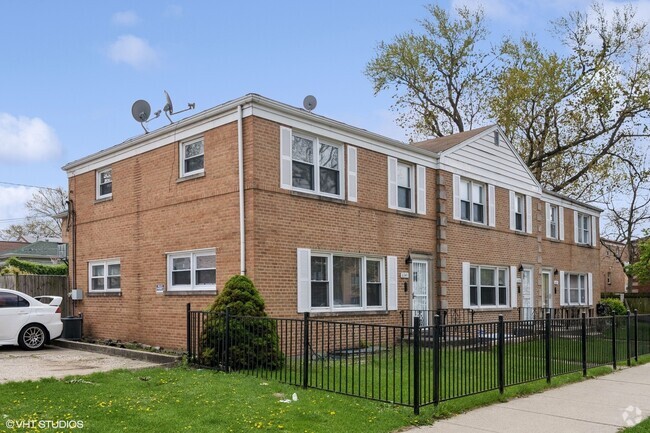 Building Photo - 6341 N Leavitt St Rental
