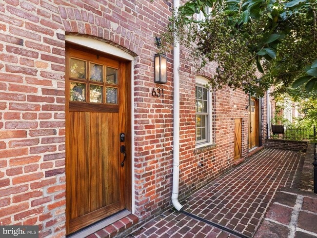 Building Photo - 631 D St SE