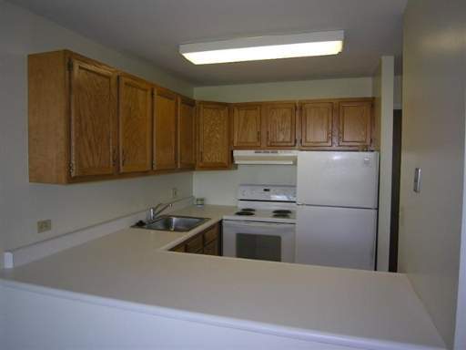 Building Photo - 5800 Oakwood Dr Unit 3D