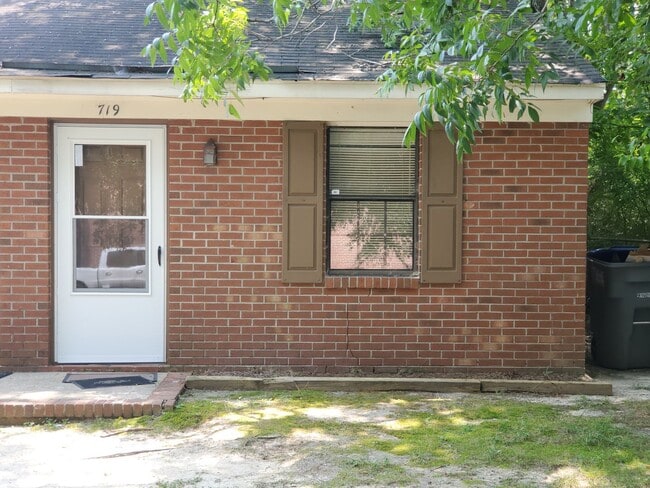 Building Photo - 719 Carolina Ave