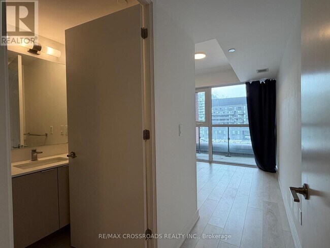 Photo - 8 Tippett Rd Unité 529