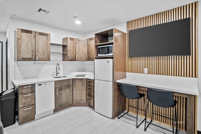 Photo - 1879 W Peppertree Dr