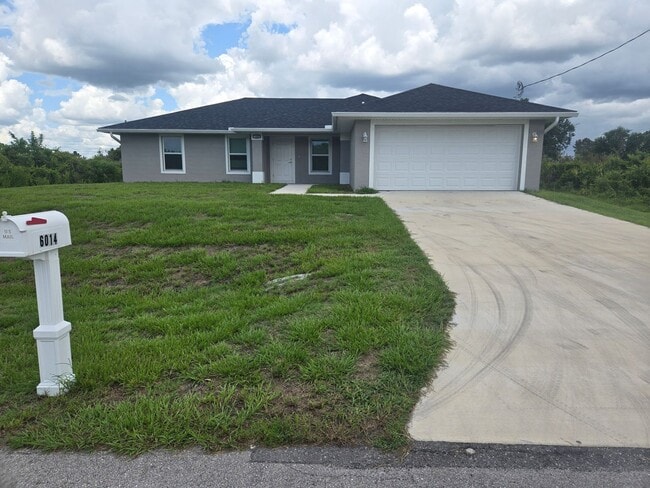 Building Photo - MUST SEE-CUSTOM BUILT-LARGE NEWER CONSTRUT... Rental