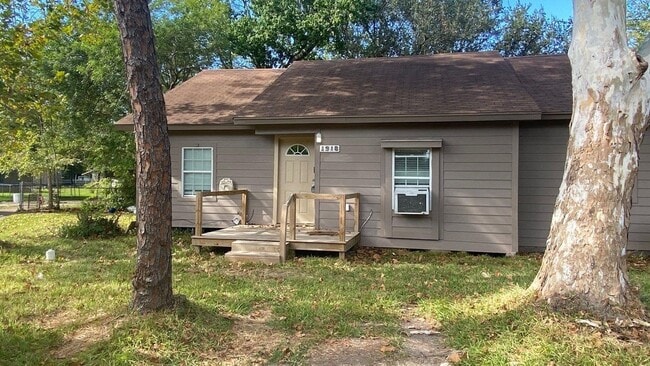 Building Photo - 1918 Oleander
