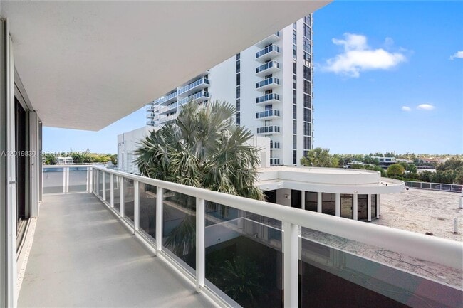 Building Photo - 20505 E Country Club Dr Unit 434