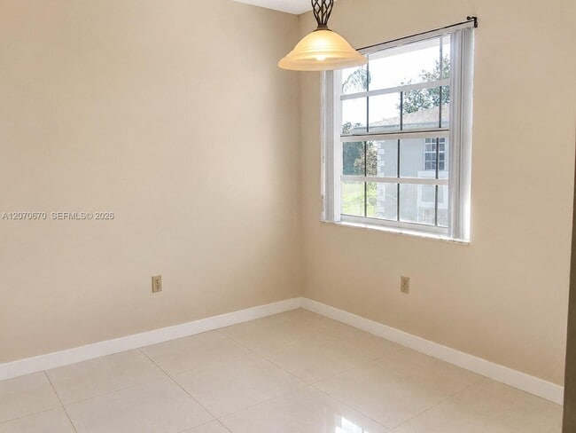 Photo - 454 NE 210th Cir Terrace Unidad 202-7B