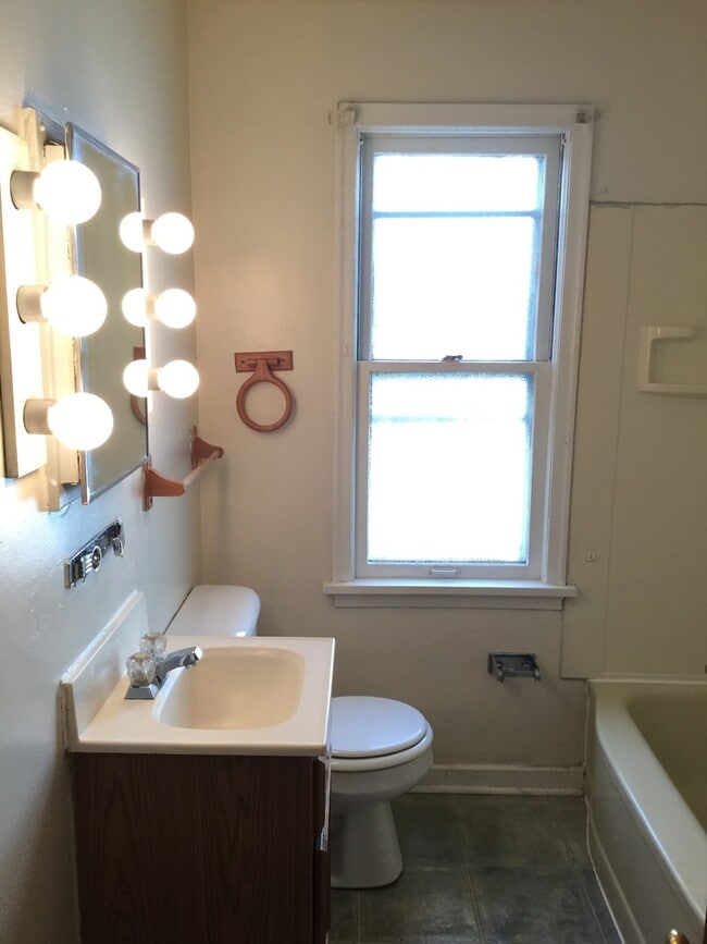 Building Photo - 2827 W Bobolink Ave Unit 2827 W. Bobolink Ave. Rental