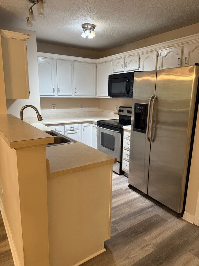 Photo - Immaculate 2 BR condo convenient to loop and I-40