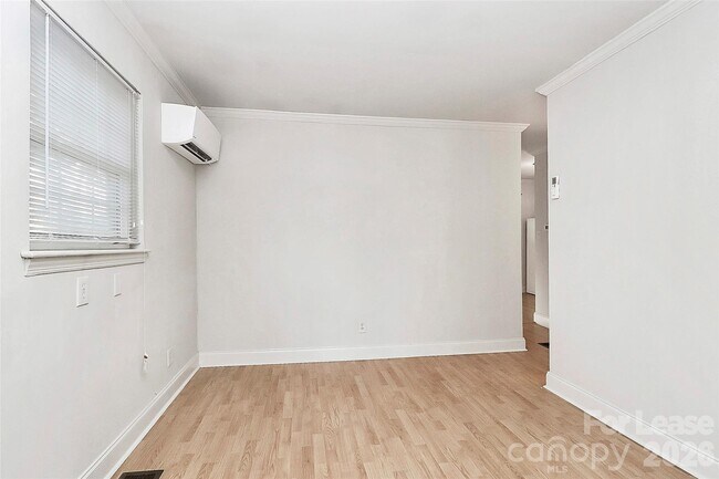 Photo - 1728 Lombardy Cir