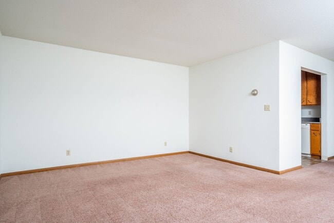 Photo - Rose Mall Apartments