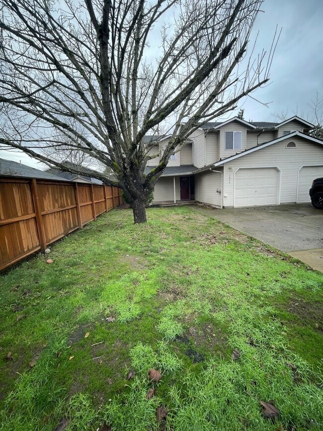 Building Photo - 00720-1096/1098 W. Regis St. Unit 1096 W. Regis St.