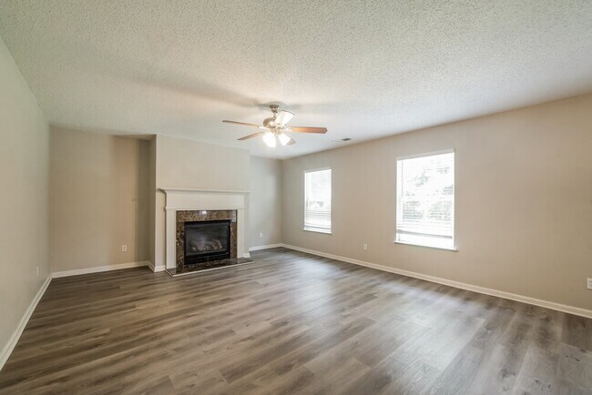 Photo - 1027 Sycamore Ln