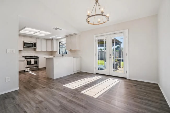 Photo - 2553 Candlewood Dr