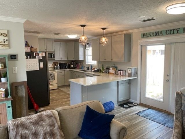 Photo - 208 Poinsettia Dr