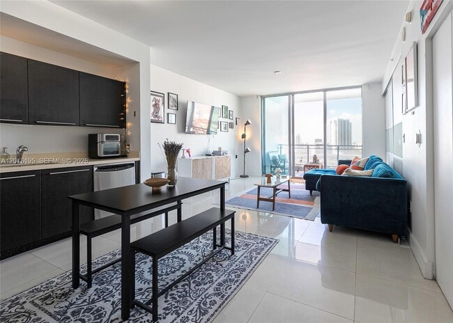 Photo - 90 SW 3rd St Unidad 1611