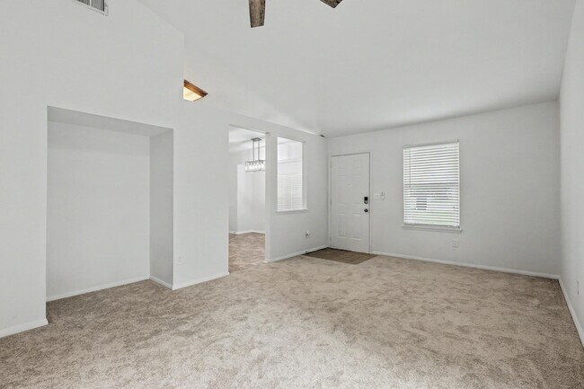 Photo - 104 Tweed Ct