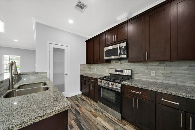 Photo - 4732 Carmen St