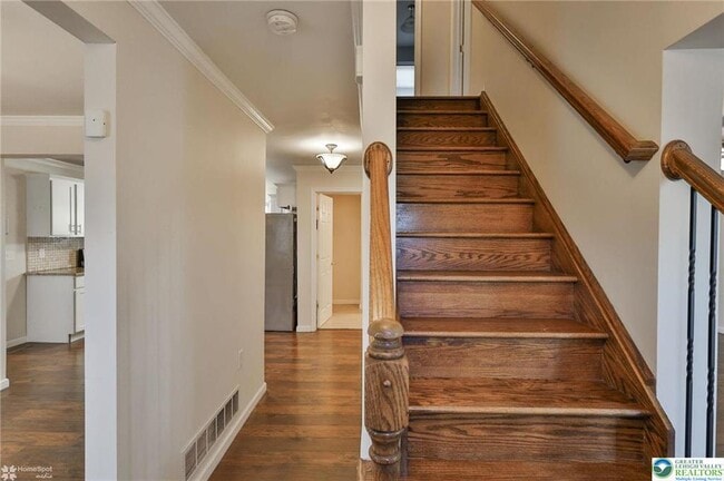 Photo - 2811 Kingsview Ave