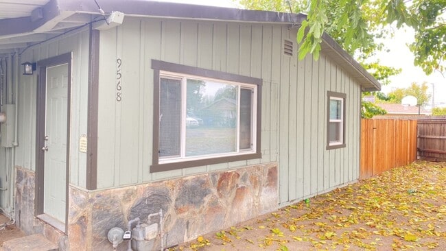 Building Photo - Recently Updated Delhi Home