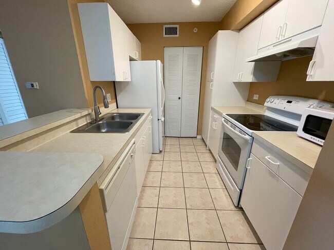 Photo - ANNUAL RENTAL - SAN MIRAGE-BONITA SPRINGS ... Unidad 125