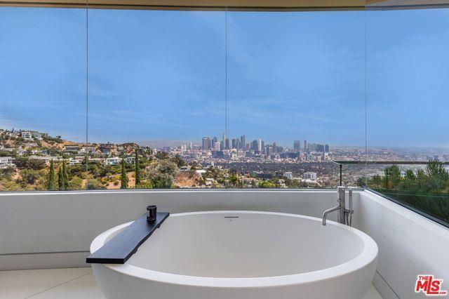 Photo - 1474 Blue Jay Way