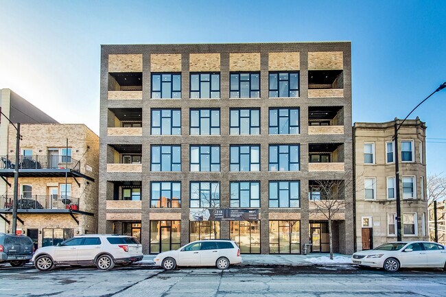 Building Photo - 1318 N Western Ave
