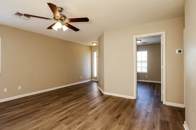 Photo - 833 E Geona St