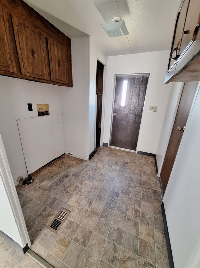 Photo - 2903 NE Riverside Ave